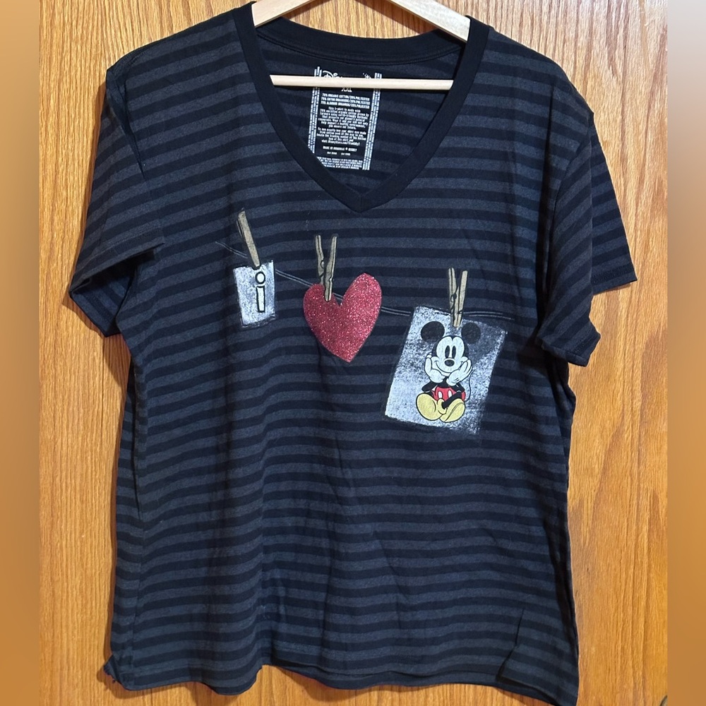 Disney store women’s XXL I‎ heart Mickey tshirt valentines